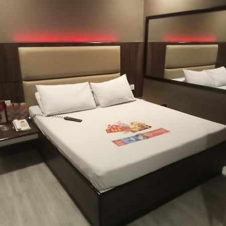 Hotel Sogo Pasay Wood Street Ngoại thất bức ảnh