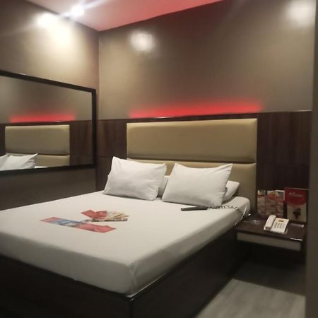 Hotel Sogo Pasay Wood Street Ngoại thất bức ảnh