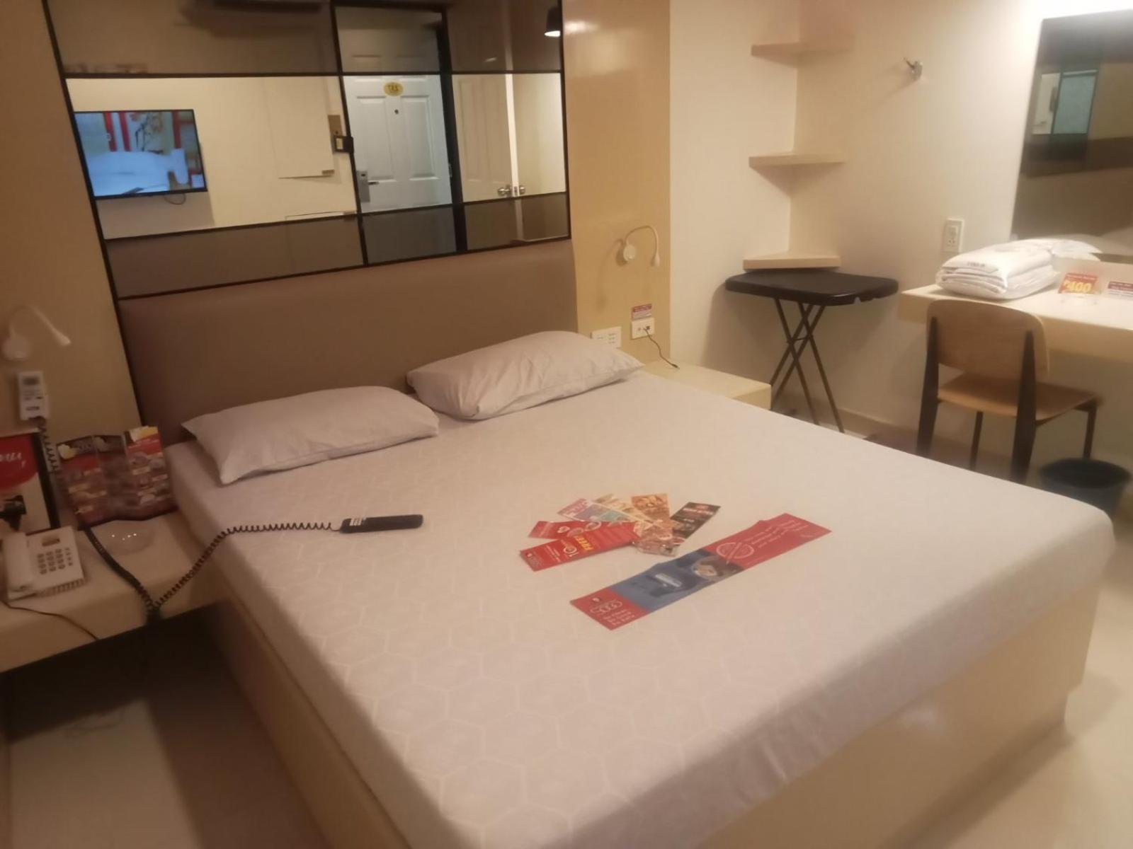 Hotel Sogo Pasay Wood Street Ngoại thất bức ảnh