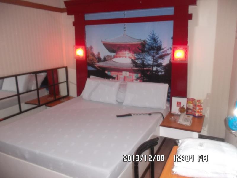 Hotel Sogo Pasay Wood Street Ngoại thất bức ảnh