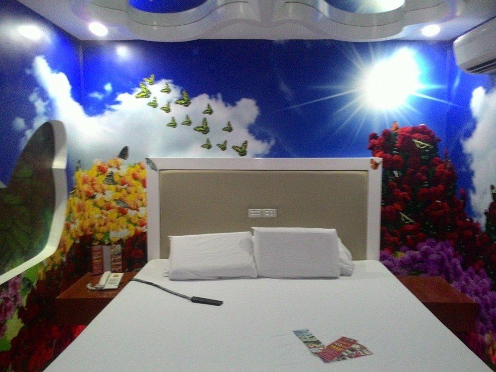 Hotel Sogo Pasay Wood Street Ngoại thất bức ảnh
