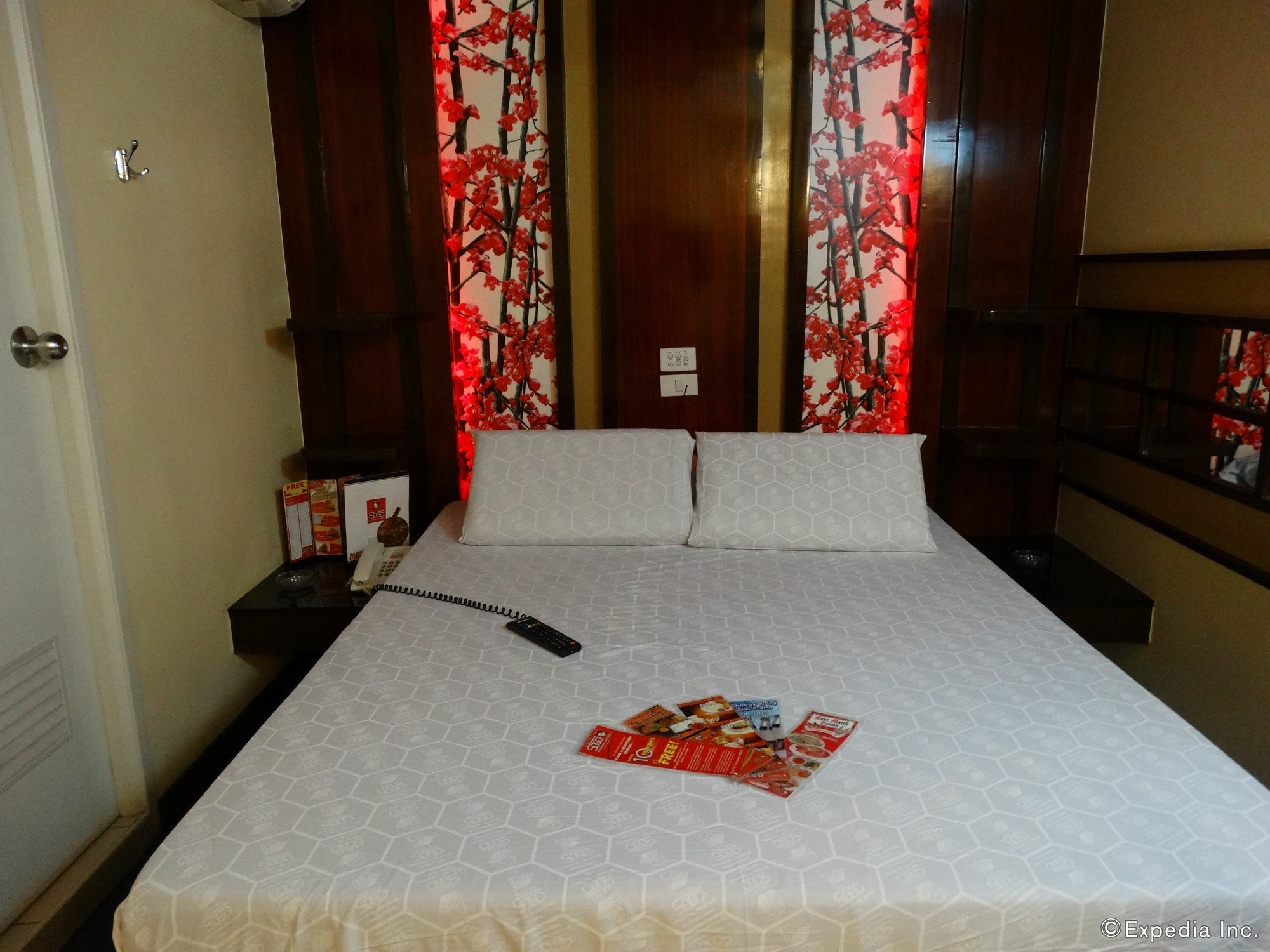 Hotel Sogo Pasay Wood Street Ngoại thất bức ảnh