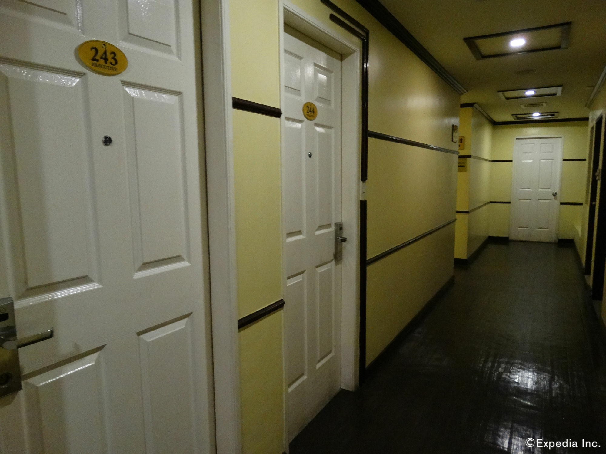 Hotel Sogo Pasay Wood Street Ngoại thất bức ảnh