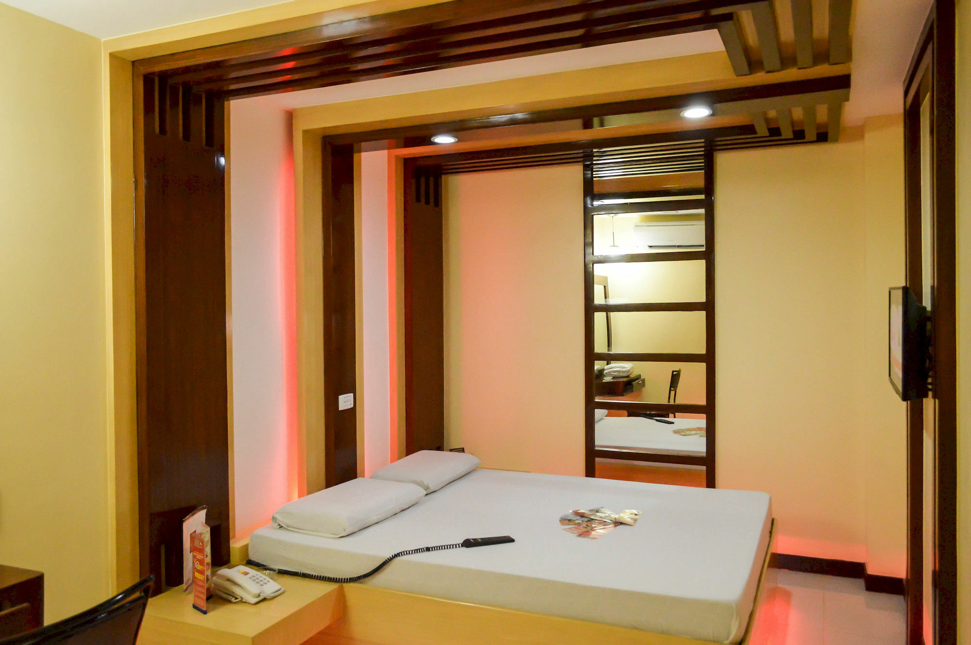 Hotel Sogo Pasay Wood Street Ngoại thất bức ảnh
