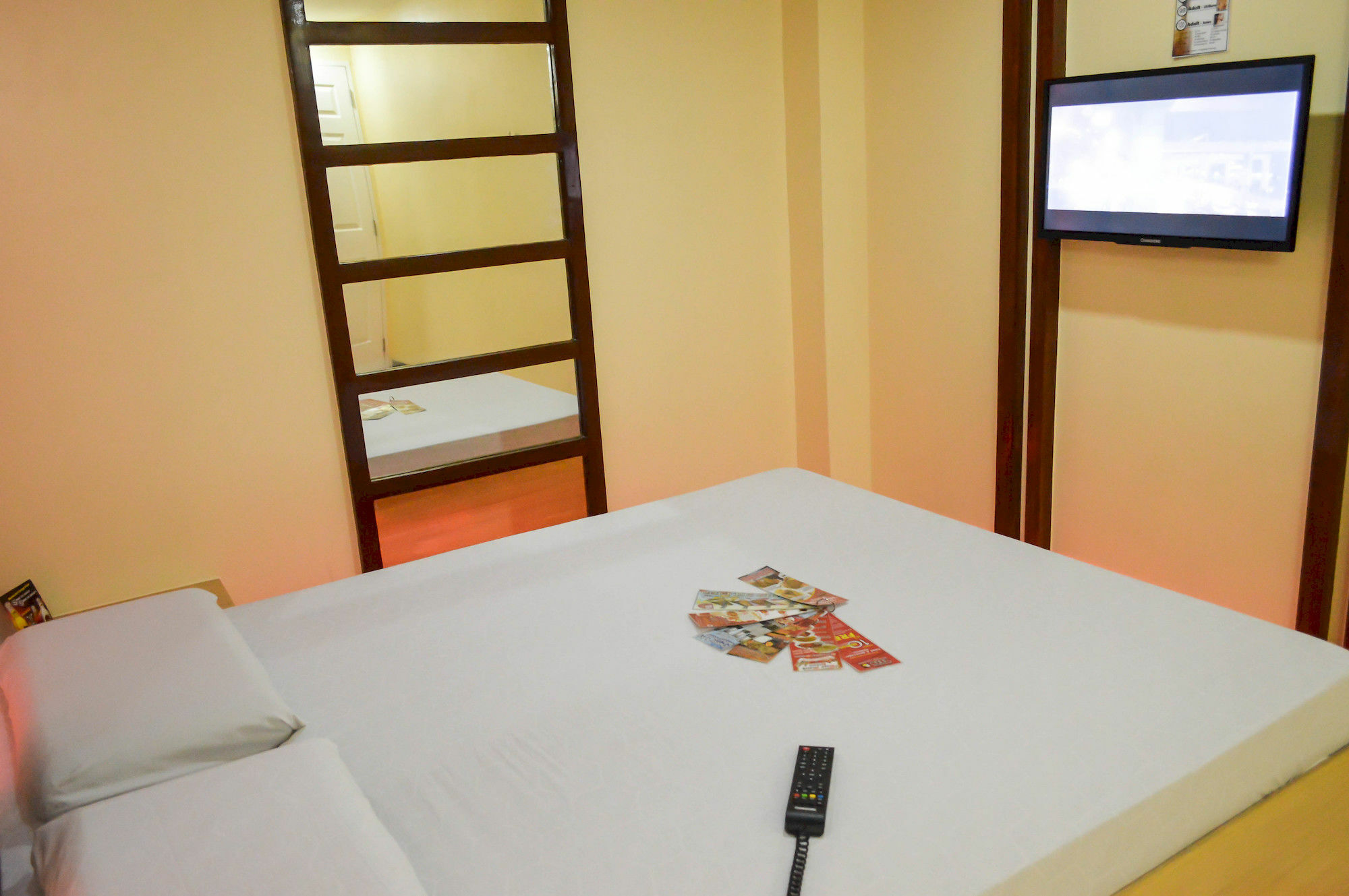 Hotel Sogo Pasay Wood Street Ngoại thất bức ảnh