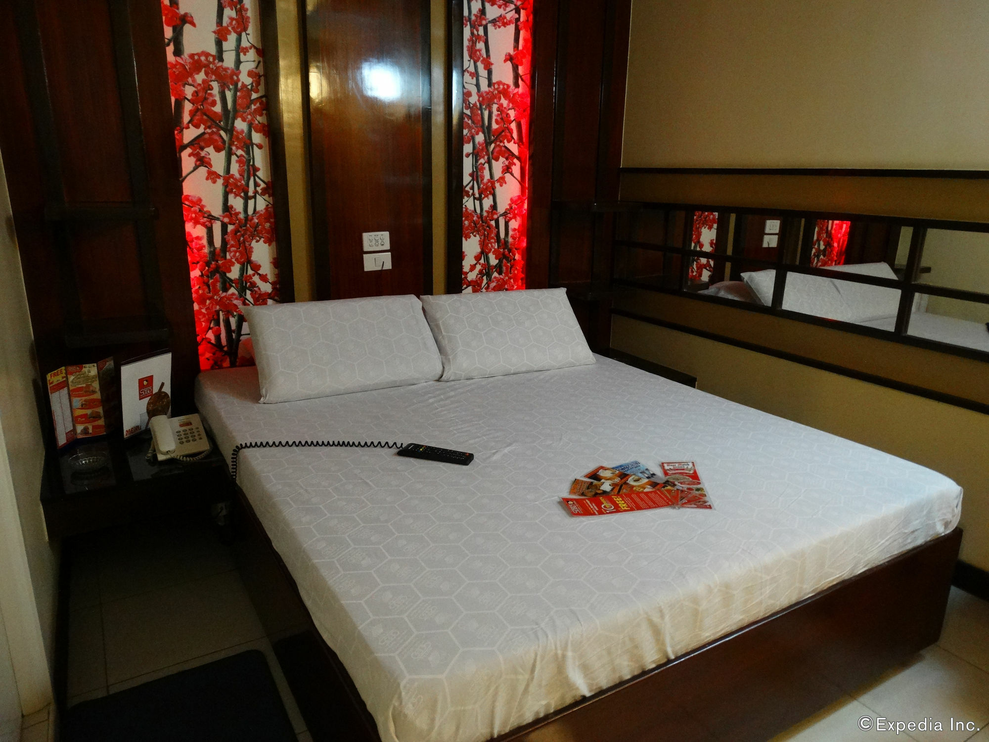 Hotel Sogo Pasay Wood Street Ngoại thất bức ảnh