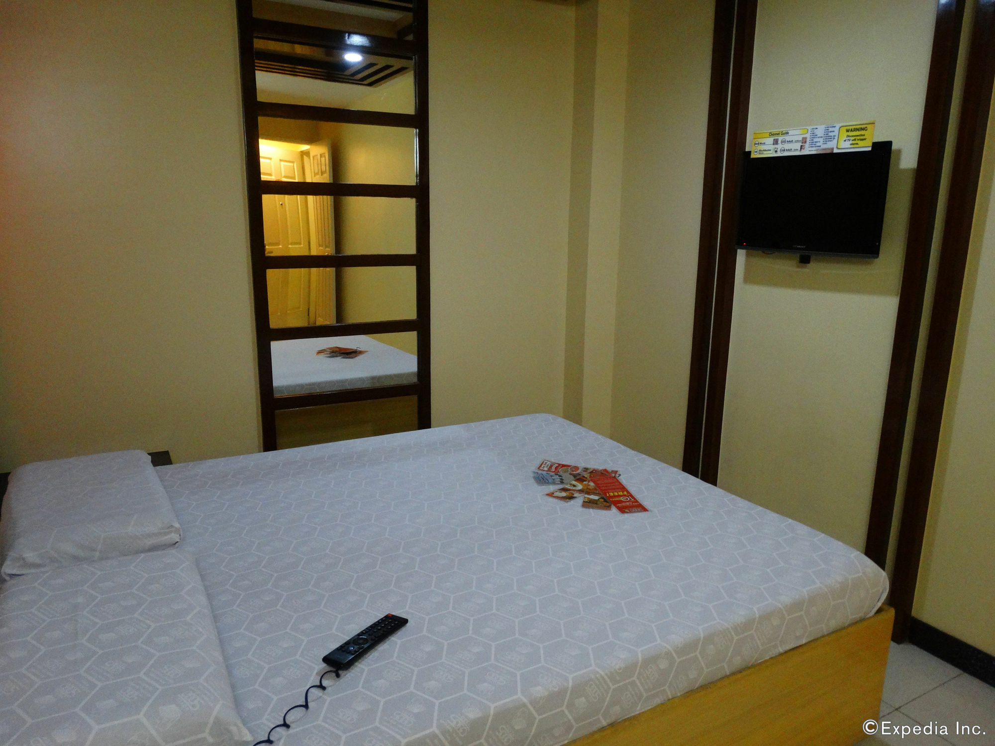 Hotel Sogo Pasay Wood Street Ngoại thất bức ảnh