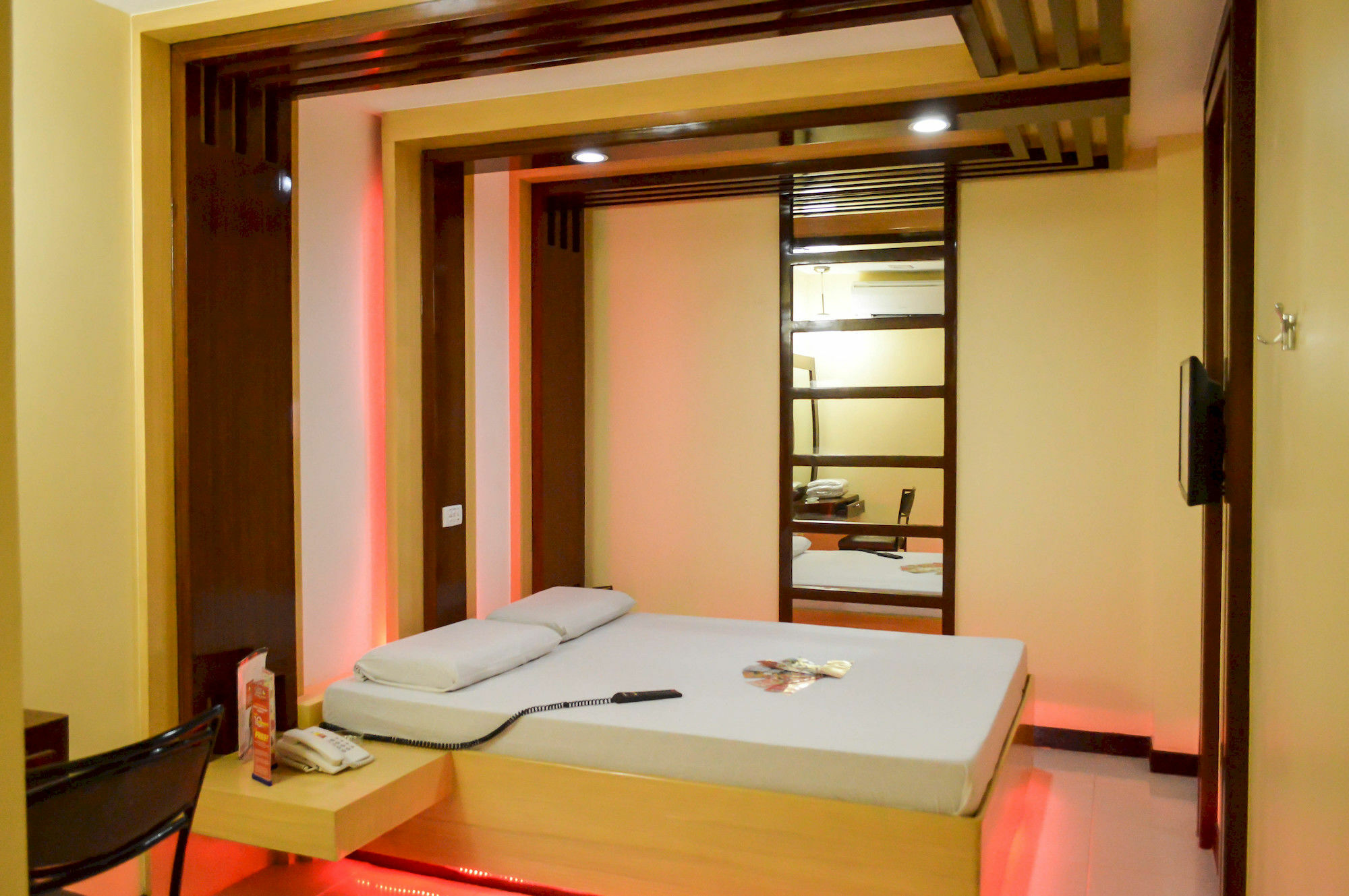 Hotel Sogo Pasay Wood Street Ngoại thất bức ảnh